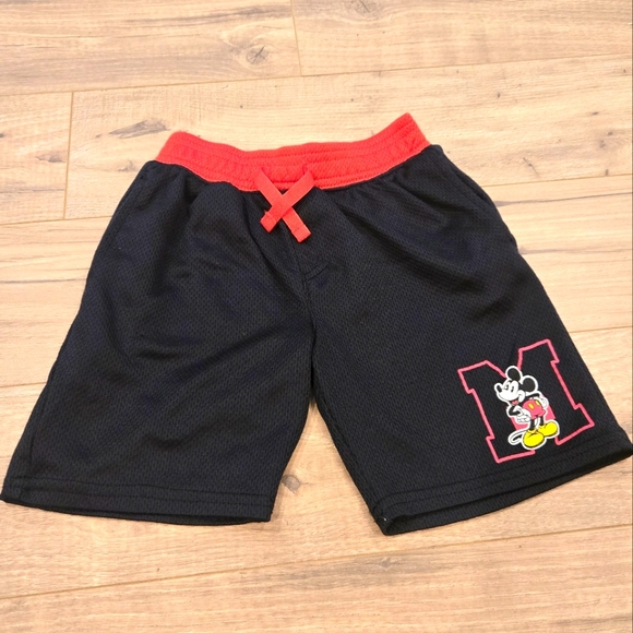 ✨️ Boys Disney Mickey Mouse Black And Red Active Shorts Size 4T - Picture 1 of 7